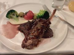 碳烤羊排配牛排-WOLFGANG PUCK KITCHEN & BAR(迪士尼小镇店)