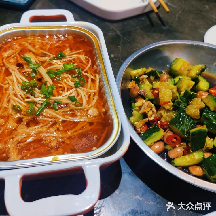 环境：座位挺多，空间大，有两层