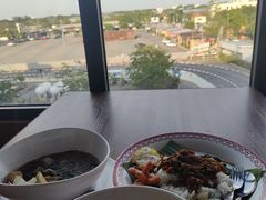 -席娜卡琳火车铁道夜市