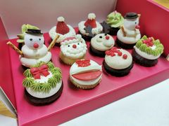 圣诞奇遇迷你12个装杯蛋糕礼盒-派悦坊·甜品·蛋糕(日坛店)