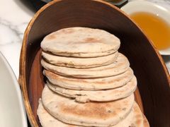 扣肉的板栗饼-湖滨28中餐厅·西湖宴·杭州君悦酒店