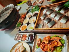 -围炉肉舍•炭烤活鳗•丹东海鲜烤肉(步行街店)