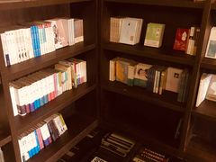 -钟书阁(松江泰晤士小镇店)