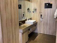 -西安大雁塔科技大学地铁站亚朵酒店