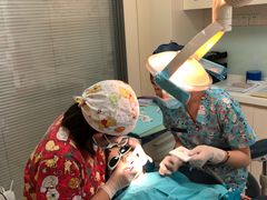 -瑞尔齿科(南京东路名人诊所)