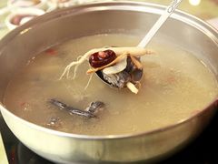 鲜人参乌鸡汤-丫丫汤膳打边炉(宏府408坊店)