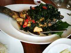 -Chom Cafe and Restaurant