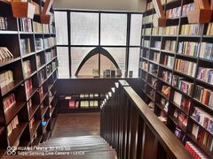 -钟书阁(松江泰晤士小镇店)