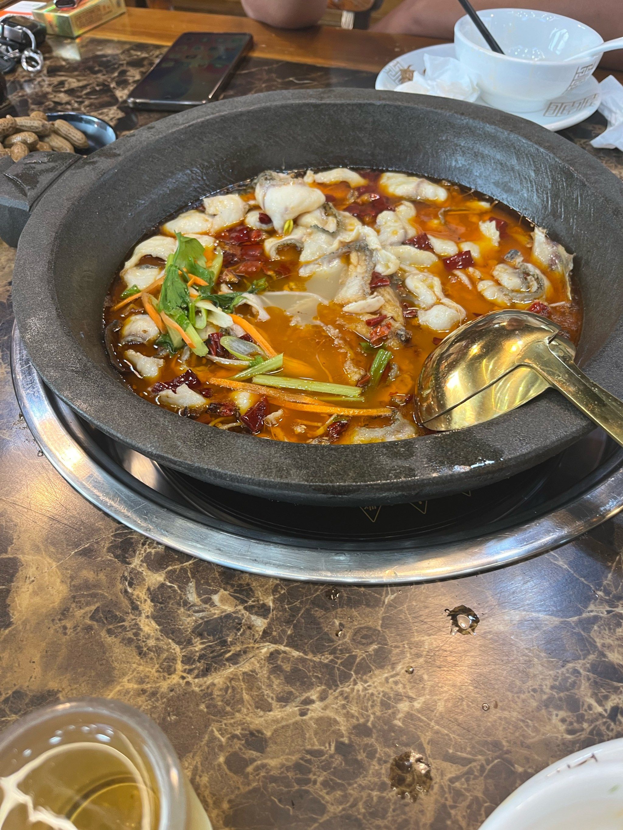 石锅鱼份量足,上菜速度快,环境好,服务态