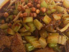 野蘑菇酸菜牛肉炒米粉-疆Jiang·新疆秘制料理