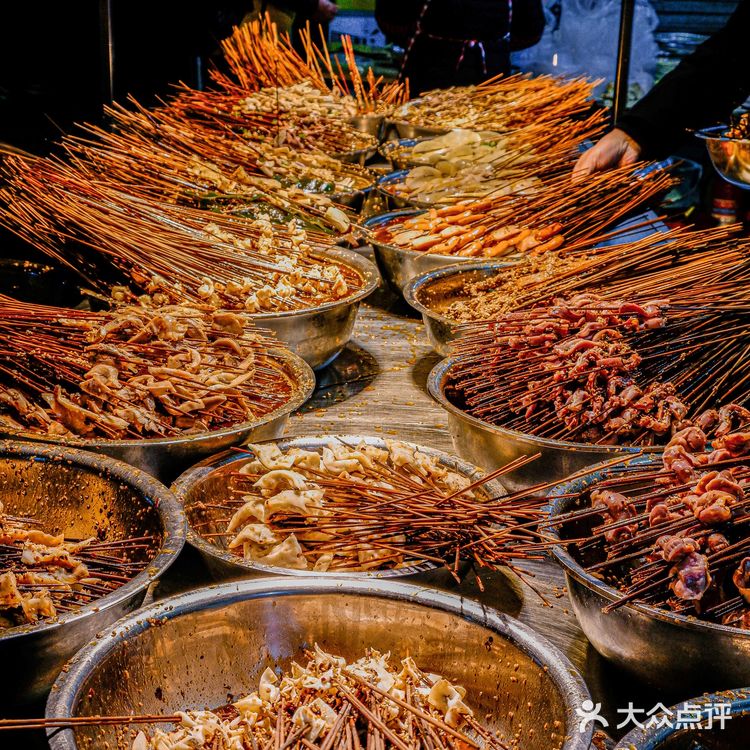 成都旅游必吃！人均25r的钵钵鸡天花板