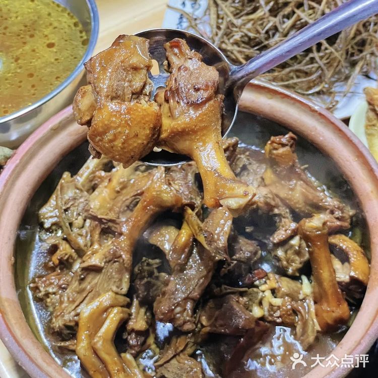 本地人带路才吃得到的三亚正宗屯昌香草鸭