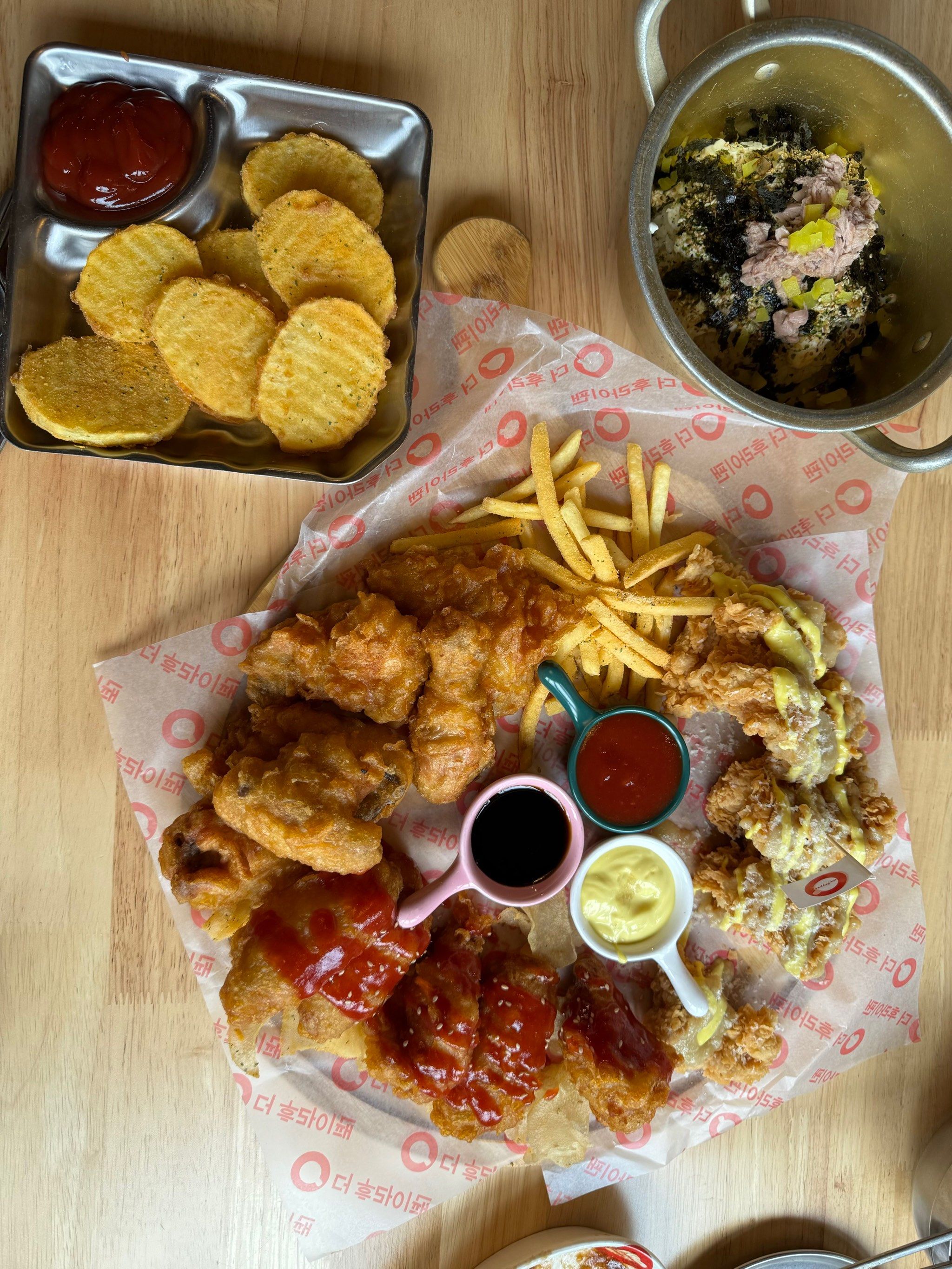 天天领红包 这个炸鸡拼盘真的超级好吃 口感很好 其他的东西也都很