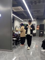-藤野造型烫发染发