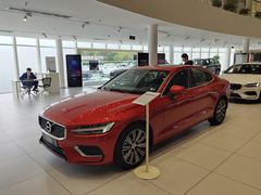 -杭州中沃沃尔沃4S店(滨江区店)