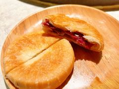 云南鲜花饼-鲜潭蒸汽石锅鱼(欢乐海岸购物中心店)
