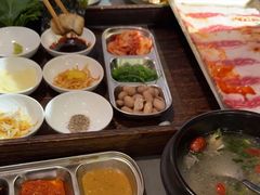 -围炉肉舍•炭烤活鳗•丹东海鲜烤肉(步行街店)