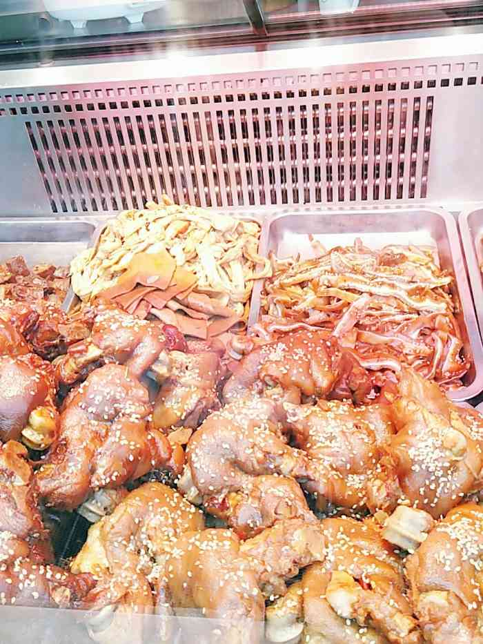 耍家猪脚(重庆北站店)-"[薄荷]环境:店面不是很大,在重庆北站.