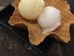 -莓园冰淇淋店