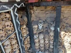 -比如骷髅墙景区