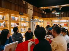 -新华里咖啡书吧(新华书店小寨店)