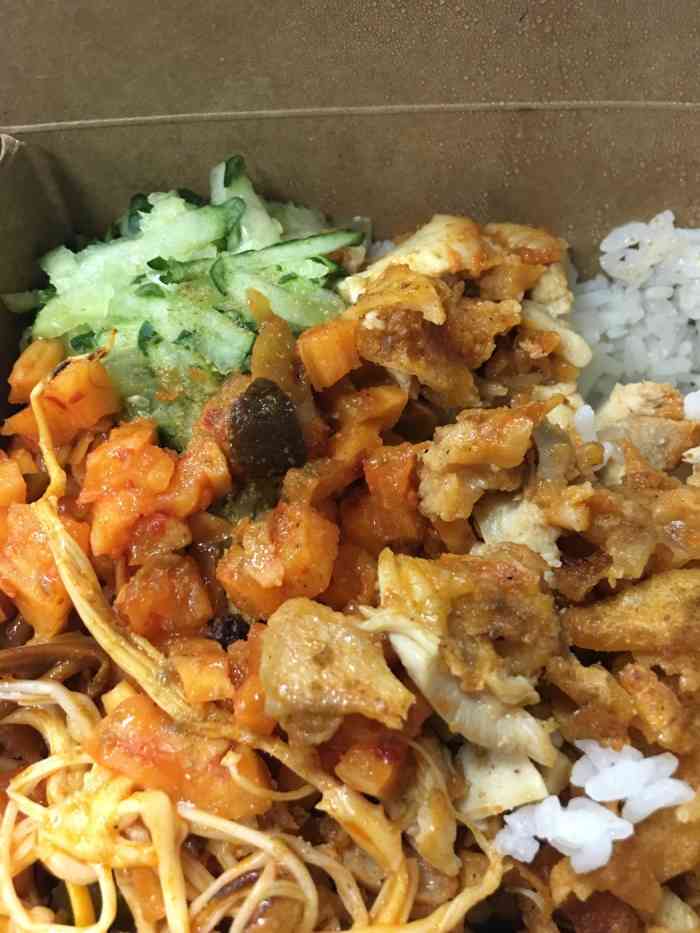 五鼎脆皮鸡饭-"公司吃饭外卖经常会点这一家的脆皮鸡饭. .