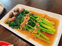 -Chom Cafe and Restaurant