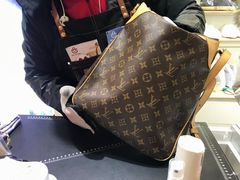 -爱革·洗衣改衣·洗鞋修鞋·洗包修包·奢侈品护理(宝地广场店)