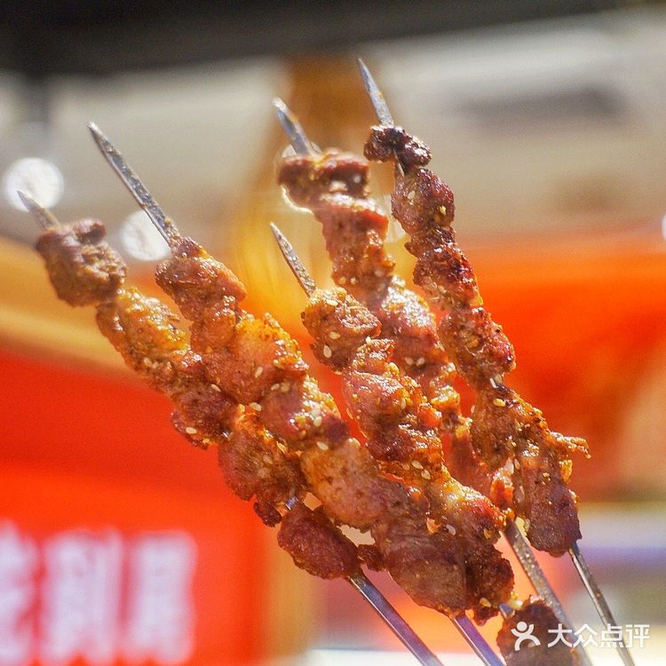 左手撸串右手龙虾！🦞明星打卡的新晋夜宵胜地