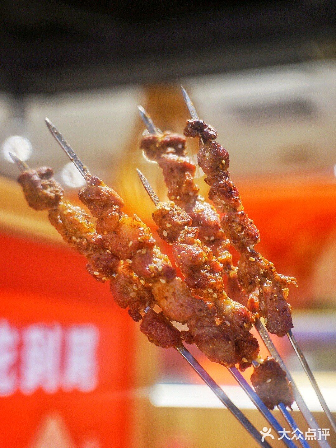 左手撸串右手龙虾！🦞明星打卡的新晋夜宵胜地