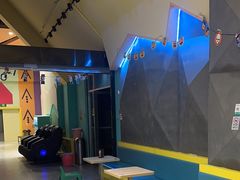 -爱蹦iBOON蹦床运动馆(江汉店)