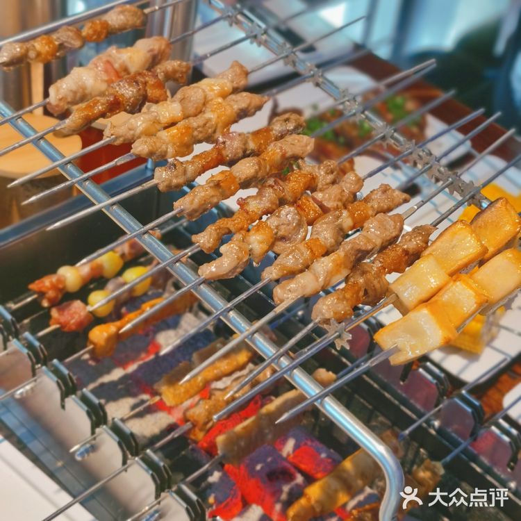 三个蒙古大叔烤羊肉串[胜利]美味！