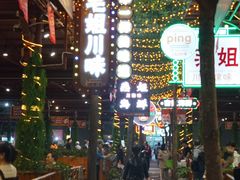 -三亚火车头万人海鲜广场