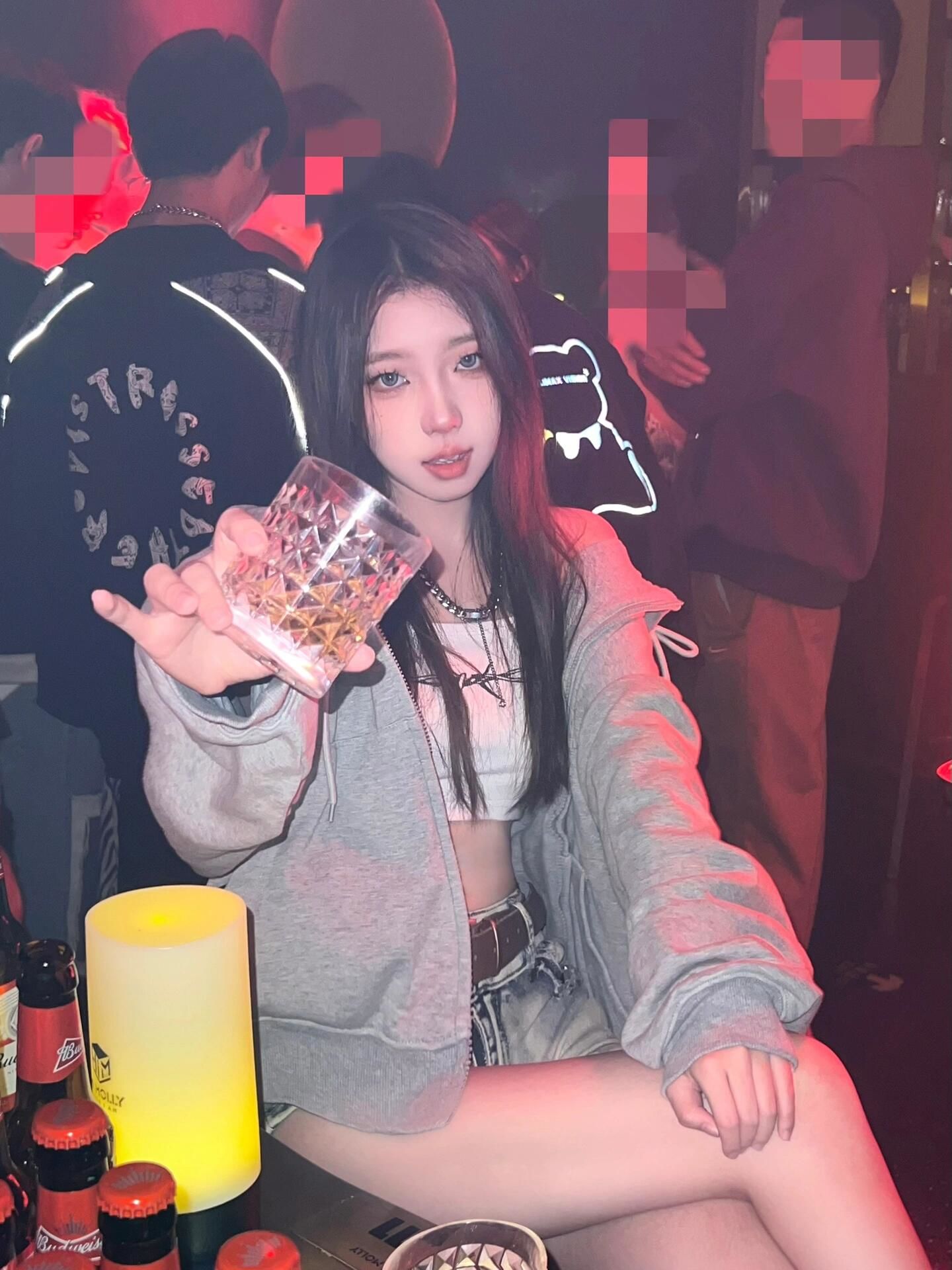 姐妹酒吧夜聚会