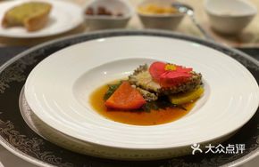 Steamed Live Abalone with Apple Sauce