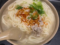 -亮亮面馆(经六路店)