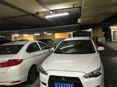 -新世界百货崇文店停车场