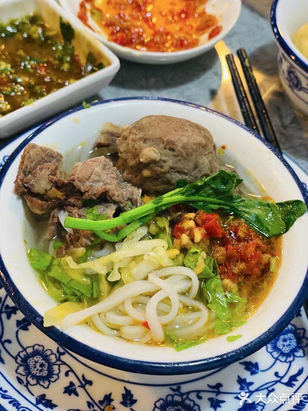 发现一家吃牛肉火锅的宝藏之地。牛肉都是现点先切