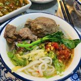 发现一家吃牛肉火锅的宝藏之地。牛肉都是现点先切