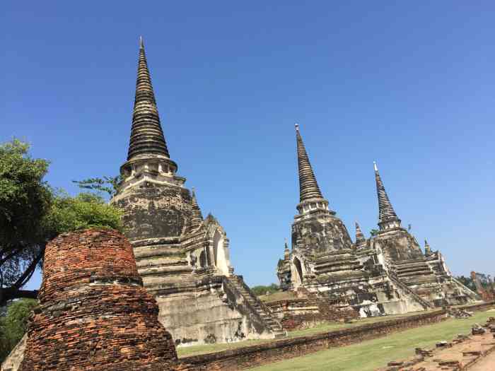帕司山碧佛寺-"这也是个收费景点,依然也是50铢,在这里.