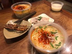 -亮亮面馆(经六路店)