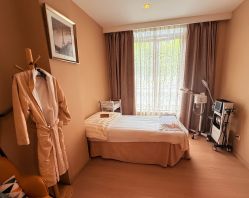 -百秀名媛纹绣美学护肤中心