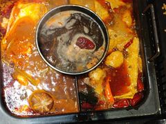 -老牌坊云南鱼豆花火锅(哈西万达店)
