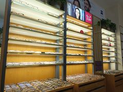 -优医视平价眼镜蔡司依视路折扣工厂店(十里堡店)