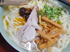 -亮亮面馆(经六路店)