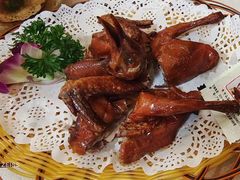 红烧乳鸽-津津菜馆(绝没分店)