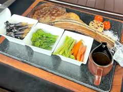 -三亚亚龙湾瑞吉酒店·宴悦Driftwood·游水海鲜·牛排·草坪·私人定制