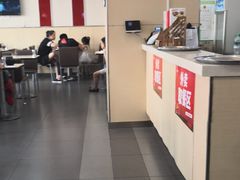 大堂-李先生牛肉面大王(营口大润发店)