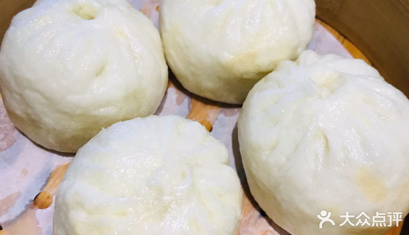 蘸啥都好吃，小笼包皮很软，里面的肉馅很香