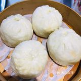 蘸啥都好吃，小笼包皮很软，里面的肉馅很香